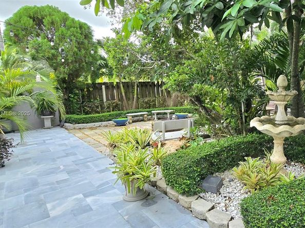 1406 NW 159th Ln, Pembroke Pines FL 33028