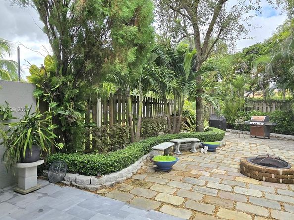 1406 NW 159th Ln, Pembroke Pines FL 33028