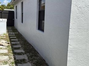 2336 Hope St, Hollywood FL 33020