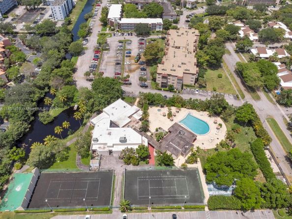 7300 NW 17th St 203, Plantation FL 33313