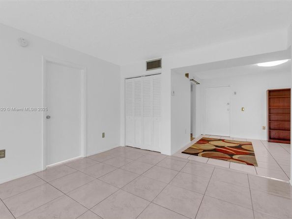 7300 NW 17th St 203, Plantation FL 33313
