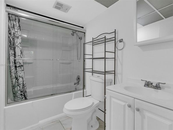 7300 NW 17th St 203, Plantation FL 33313