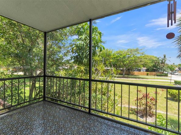7300 NW 17th St 203, Plantation FL 33313