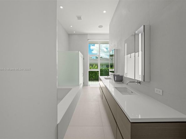 2815 NE 26th Pl, Fort Lauderdale FL 33306