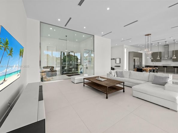 2815 NE 26th Pl, Fort Lauderdale FL 33306