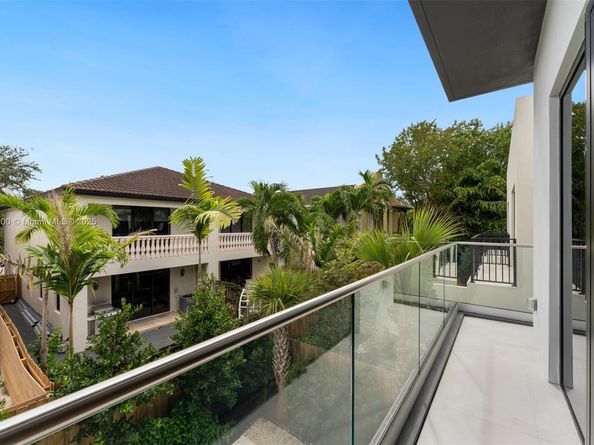 3069 Hibiscus St, Coconut Grove FL 33133