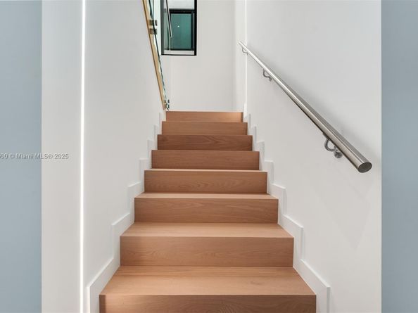 3069 Hibiscus St, Coconut Grove FL 33133