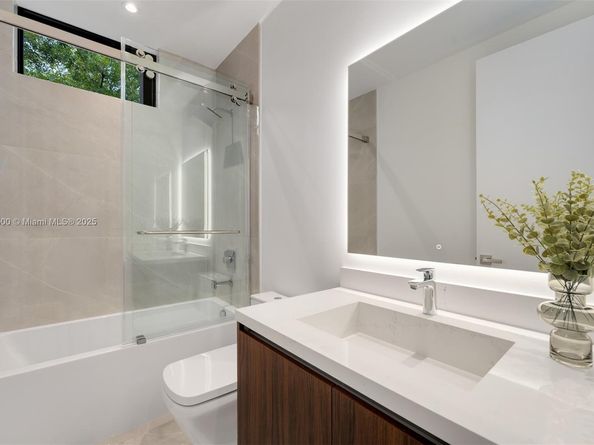 3069 Hibiscus St, Coconut Grove FL 33133