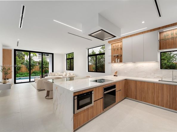 3069 Hibiscus St, Coconut Grove FL 33133