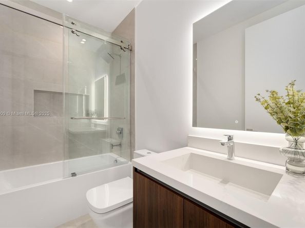 3069 Hibiscus St, Coconut Grove FL 33133