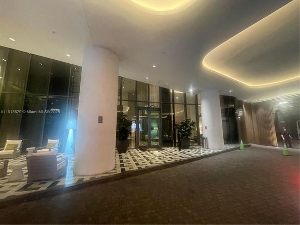 801 S Miami Ave 2207, Miami FL 33130