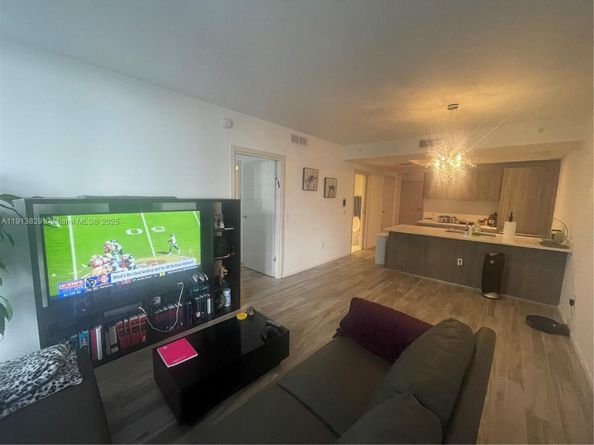 801 S Miami Ave 2207, Miami FL 33130