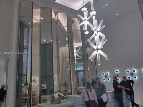 801 S Miami Ave 2207, Miami FL 33130