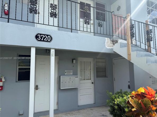 3720 Harrison St 1, Hollywood FL 33021