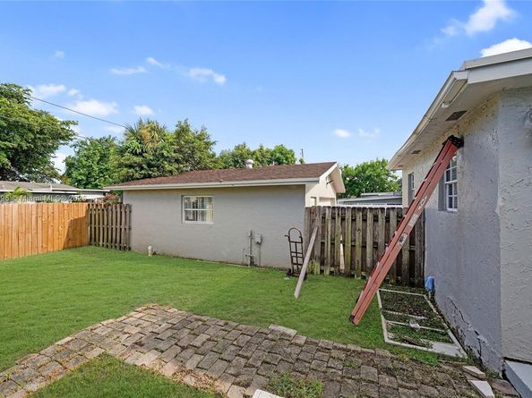 3011 N 74th Ave, Hollywood FL 33024