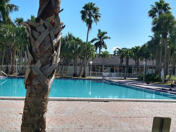 700 NW 214th St 403, Miami Gardens FL 33169