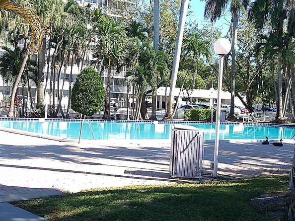 700 NW 214th St 403, Miami Gardens FL 33169