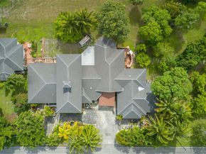 5400 Palm Tree Rd, Plantation FL 33317