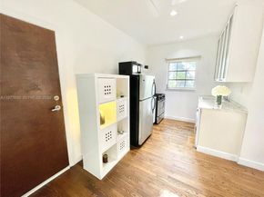 439 15th St 18, Miami Beach FL 33139