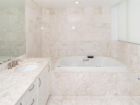 1331 Brickell Bay Dr 1402, Miami FL 33131