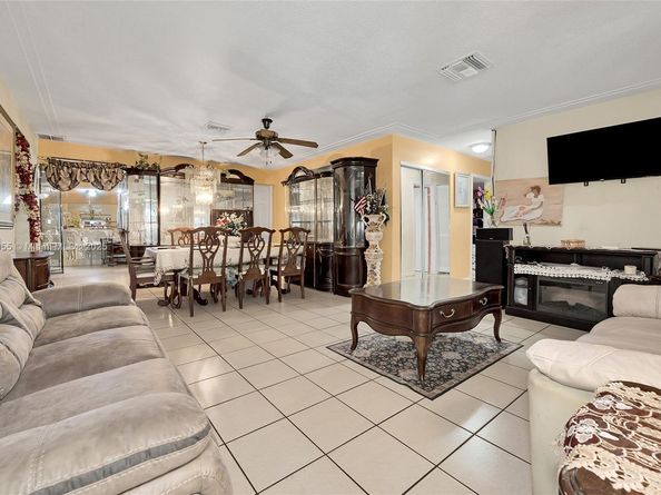 1412 NW 63rd Ave, Margate FL 33063
