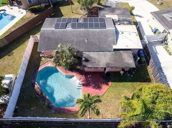 1412 NW 63rd Ave, Margate FL 33063