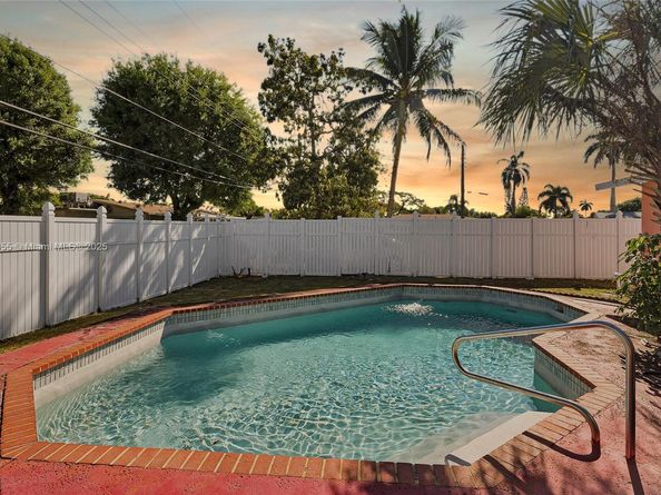 1412 NW 63rd Ave, Margate FL 33063
