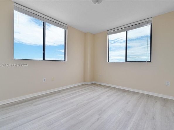 4242 NW 2 St 1601, Miami FL 33126