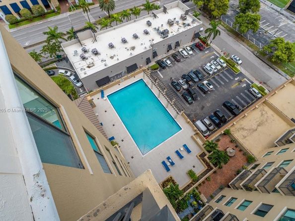 4242 NW 2 St 1601, Miami FL 33126