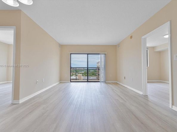 4242 NW 2 St 1601, Miami FL 33126