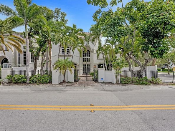 827 SE 2nd Ct, Fort Lauderdale FL 33301