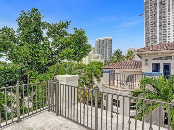 827 SE 2nd Ct, Fort Lauderdale FL 33301