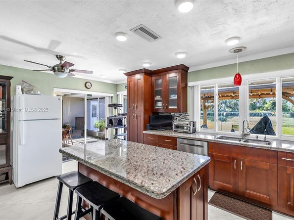 8750 NW 20th Ct, Sunrise FL 33322