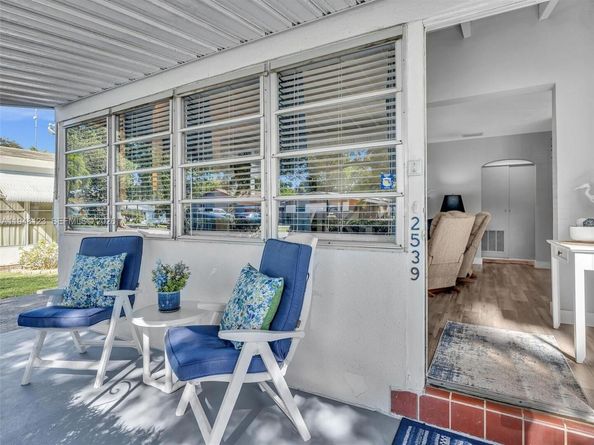 2539 Cleveland St, Hollywood FL 33020