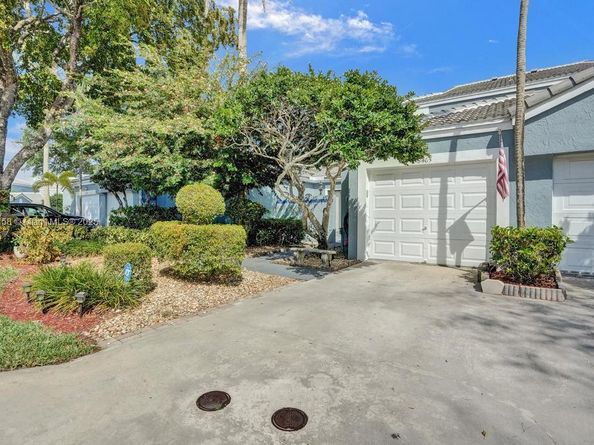 8465 Waterford Cir, Tamarac FL 33321