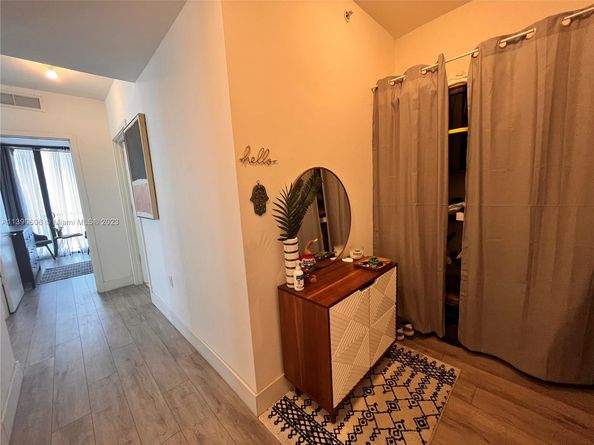201 SW 17th Rd 606, Miami FL 33129