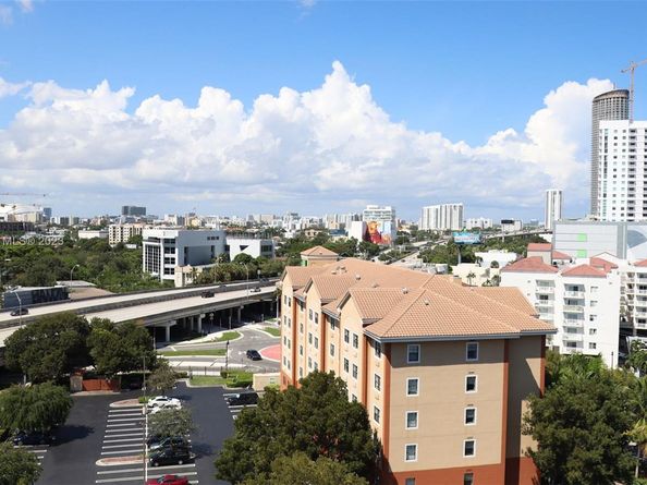 201 SW 17th Rd 606, Miami FL 33129