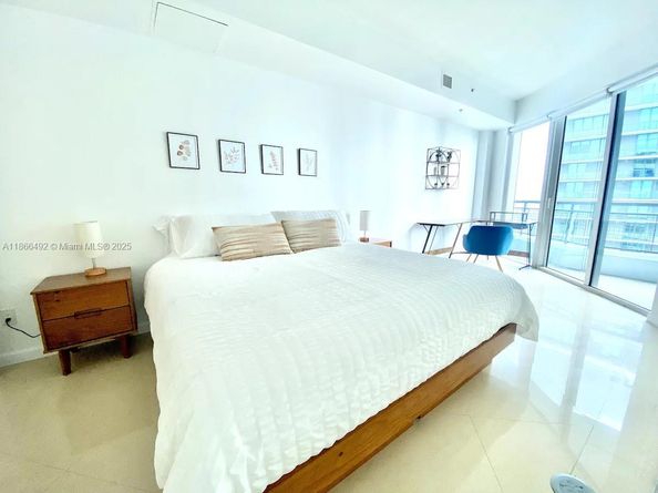 60 SW 13th St 4414, Miami FL 33130