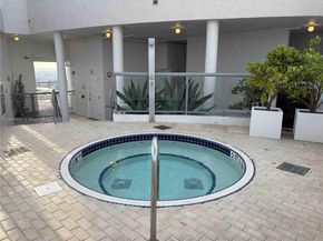 60 SW 13th St 4414, Miami FL 33130