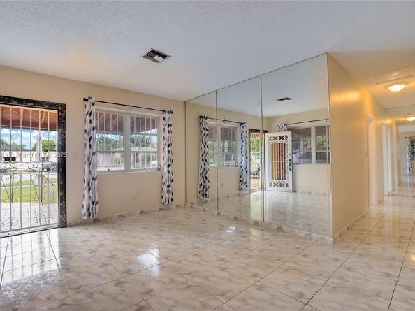 1180 NW 135th St, North Miami FL 33168