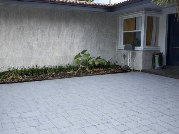 2110 NE 198th Ter, Miami FL 33179