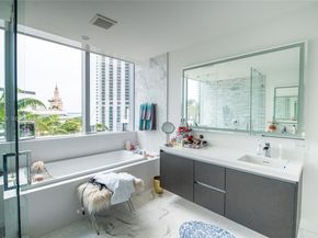 851 NE 1st Ave 811, Miami FL 33132