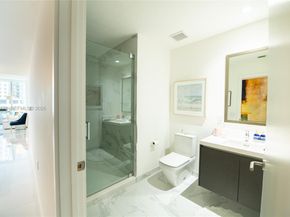 851 NE 1st Ave 811, Miami FL 33132