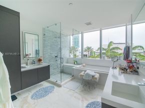 851 NE 1st Ave 811, Miami FL 33132