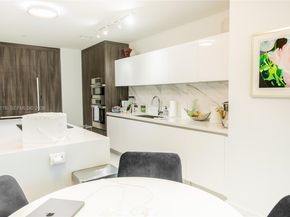 851 NE 1st Ave 811, Miami FL 33132