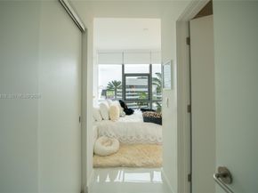 851 NE 1st Ave 811, Miami FL 33132