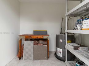 1411 Cottonwood Cir, Weston FL 33326