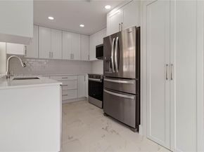 1411 Cottonwood Cir, Weston FL 33326