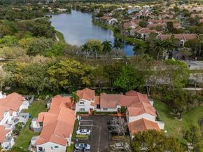1411 Cottonwood Cir, Weston FL 33326