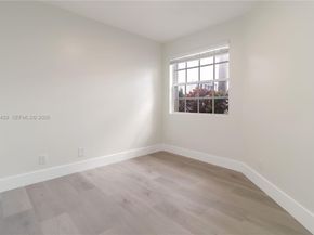 1411 Cottonwood Cir, Weston FL 33326